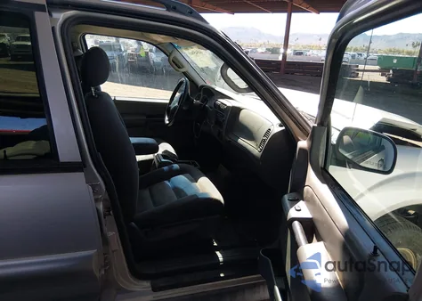 2004 Ford Explorer Sport Trac Adrenalin/Xls/Xlt z USA, uszkodzony, nr VIN 1FMZU67K54UB94315